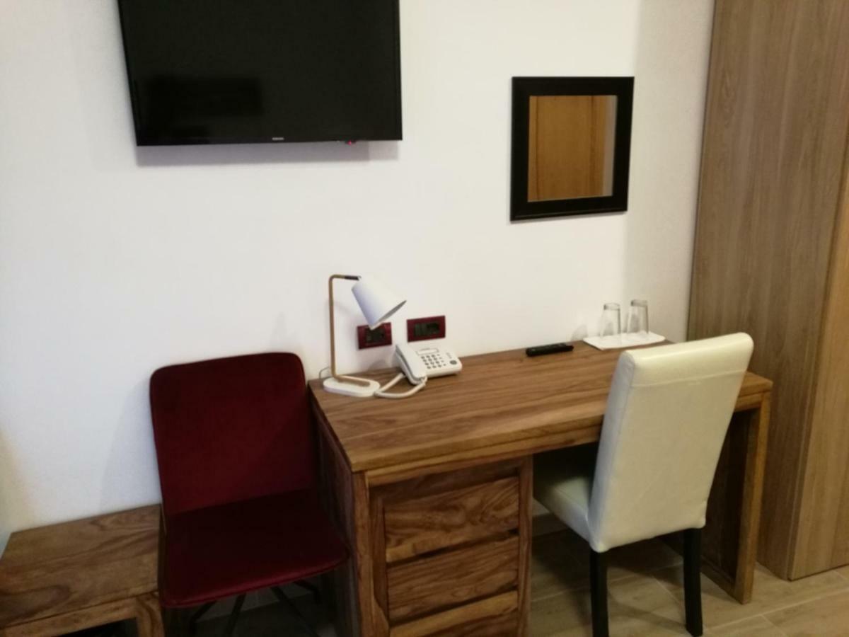Hotel Al Trenino Accomodation à Rome Extérieur photo